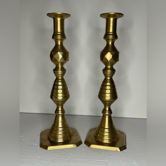 Victorian English Brass Beehive Push Up 11.5" Candlesticks (interior rods MIA) - Picture 4 of 10